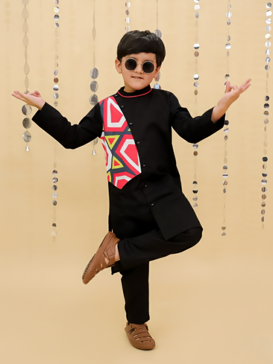 Shor-Gul Black Kurta Pyjama Set For Boys