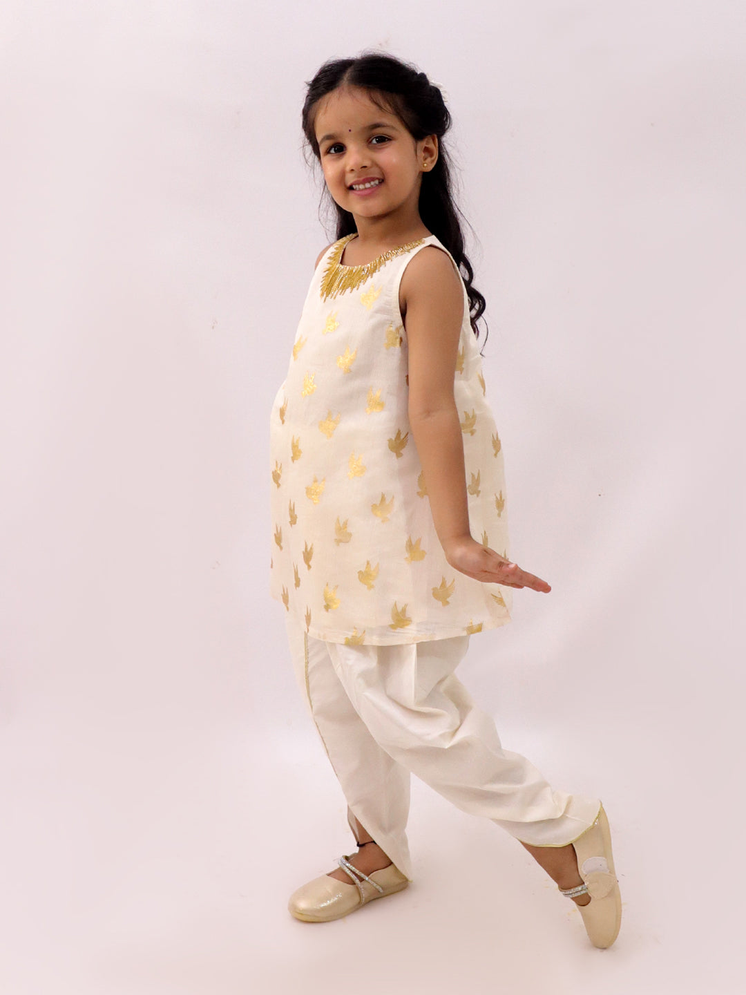 Mishti Off White Kurta and Dhoti Set For Girls