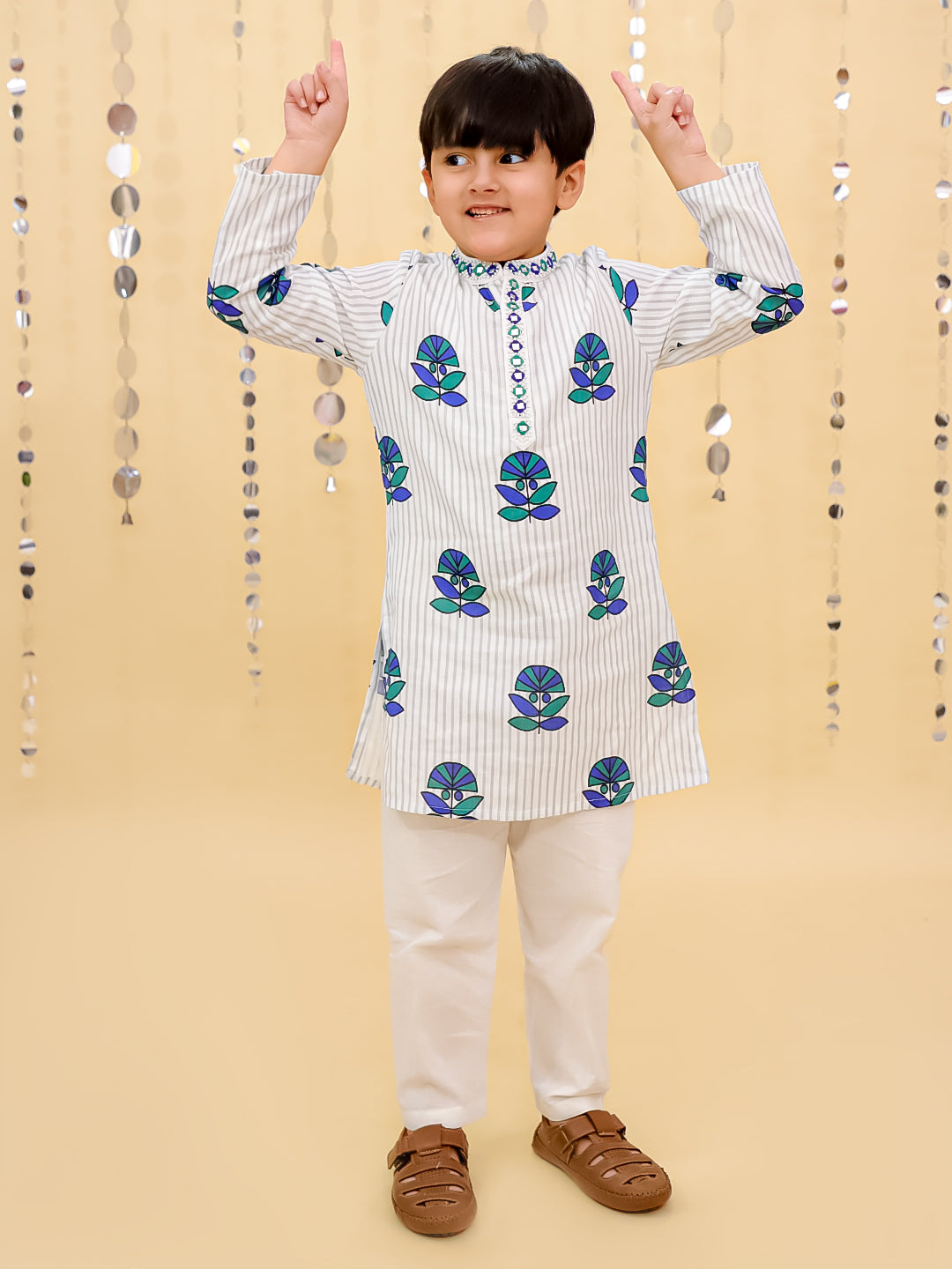 Shor-Gul White Kurta Pyjama Set For Boys