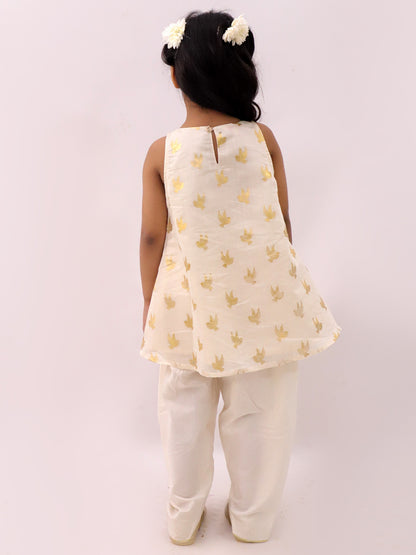 Mishti Off White Kurta and Dhoti Set For Girls