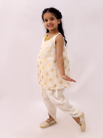 Mishti Off White Kurta and Dhoti Set For Girls