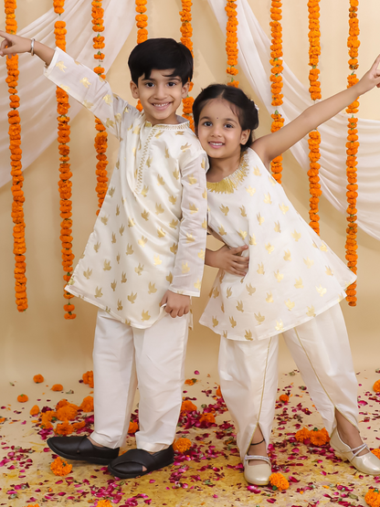 Mishti Off White Kurta and Pyjama For Boys