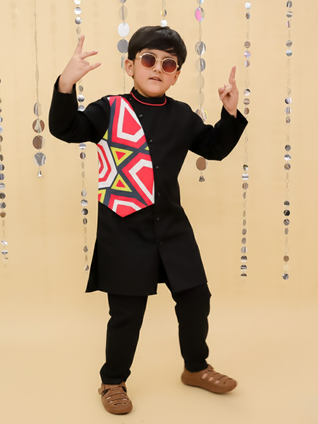 Shor-Gul Black Kurta Pyjama Set For Boys