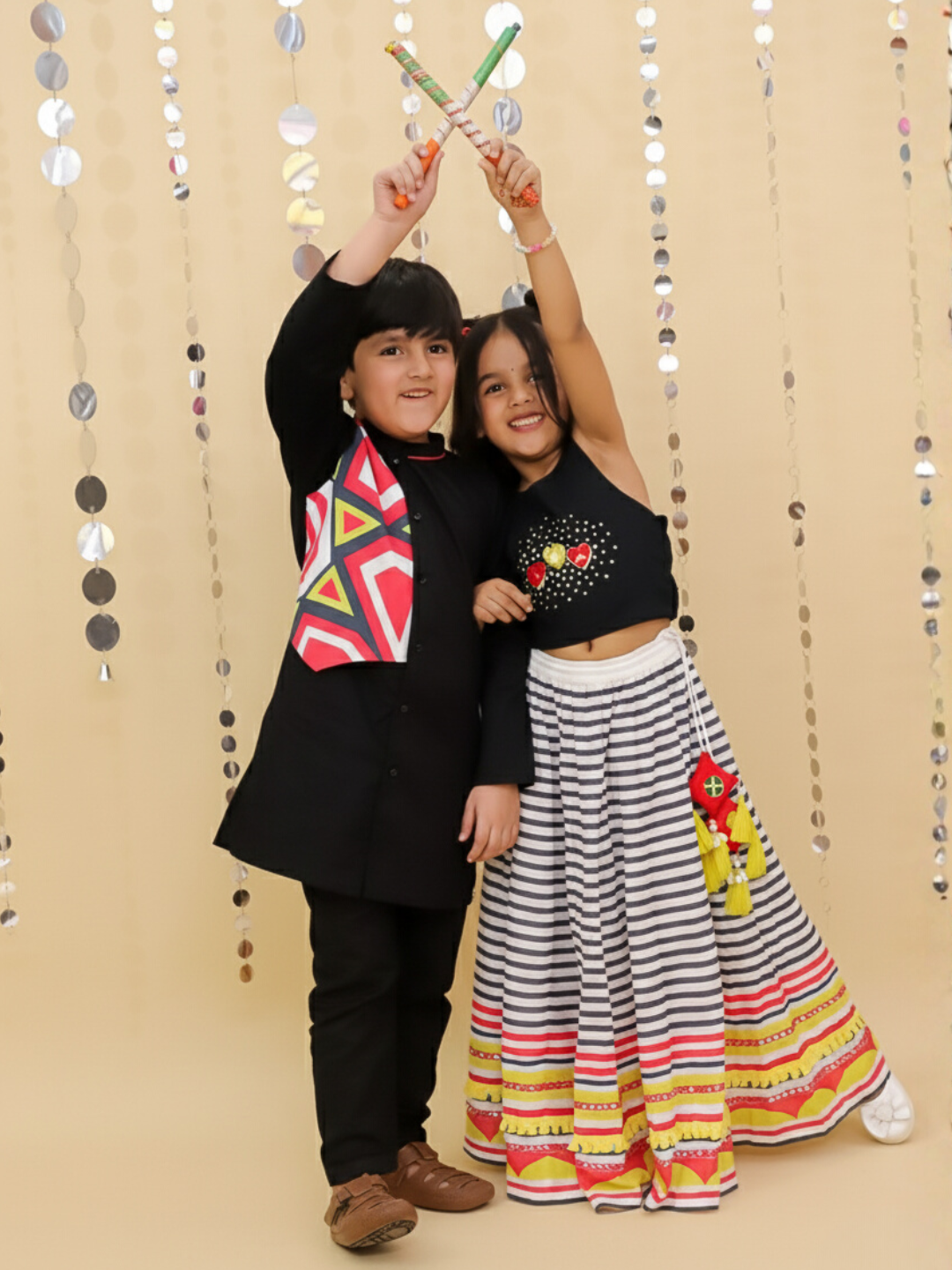 Shor-Gul Black Kurta Pyjama Set For Boys